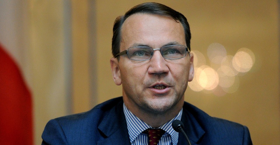 Радослав Сікорський під час інтерв'ю італійській газеті Il Messaggero, де він коментує загрози з боку Росії щодо Польщі.