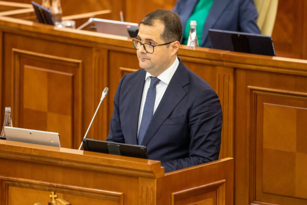 Василе Тофан під час засідання парламенту Молдови