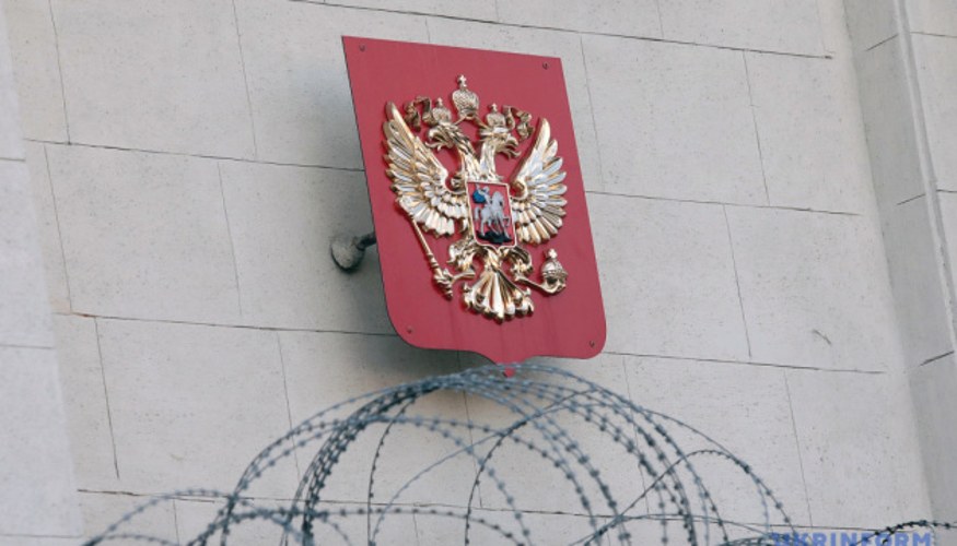 Президент України Володимир Зеленський підписує указ № 561/2026 про посилення секторальних санкцій проти фінансового сектору