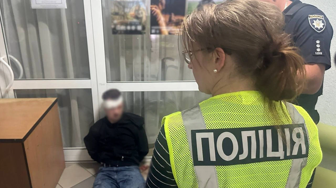 Затриманий нападник у Подільському районному ТЦК Києва
