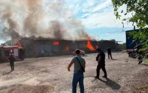 Війська рф вдарили по відділенню «Нової пошти» на Вінниччині: 8 постраждалих