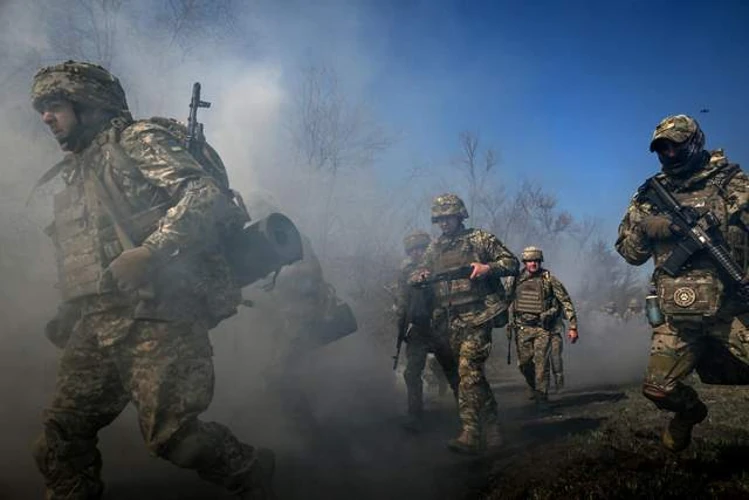 Штурмові військовослужбовці Сухопутних військ ЗСУ під час підготовки