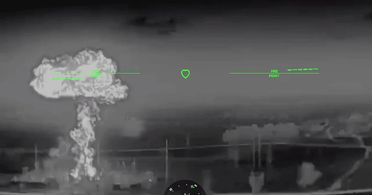Скриншот із відео моменту ураження енергооб'єкта внаслідок атаки дрона