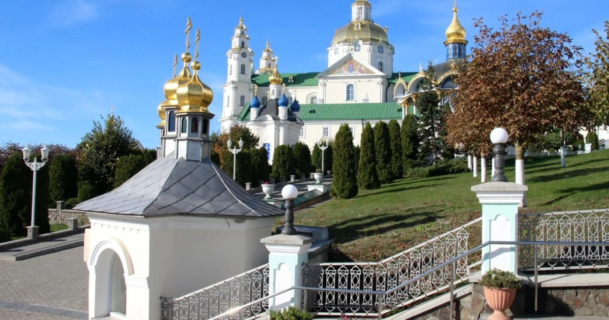 Українські рятувальники на місці удару по Успенському собору Києво-Печерської Лаври після атаки вночі 15 червня 2026 року