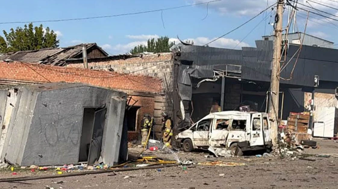 Пошкоджене третє відділення «Нової пошти» в центрі Краматорська після удару БпЛА 16 серпня 2026 року