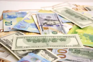 НБУ зафіксував курс на 11 жовтня: офіційні цифри та межі в обмінниках