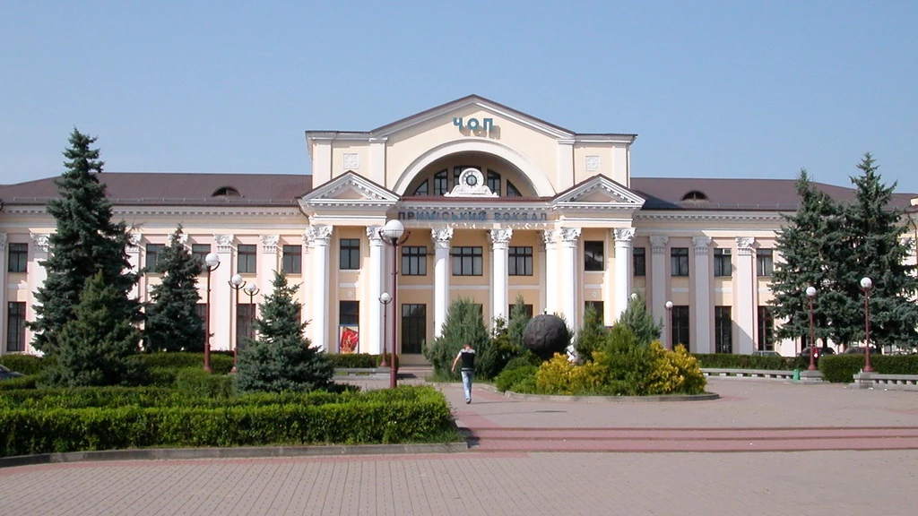 Ілюстративне фото вокзалу в Чопі